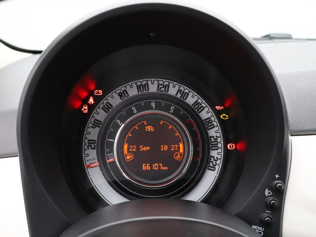 0.9 TwinAir Turbo Mirror Schuifdak | Airco | Navigatie | 15" Lichtmetalen Velgen | Bluetooth Telefoon Verbinding