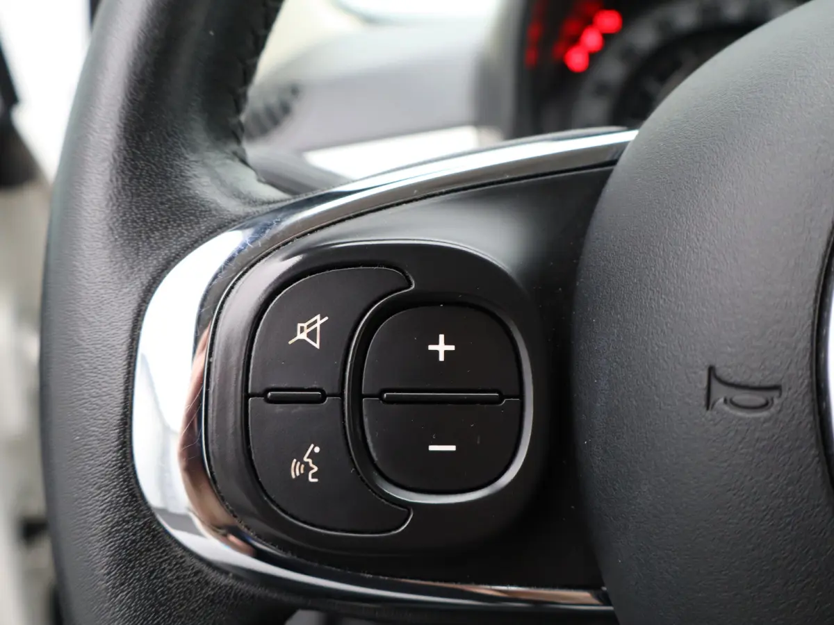 0.9 TwinAir Turbo Mirror Schuifdak | Airco | Navigatie | 15" Lichtmetalen Velgen | Bluetooth Telefoon Verbinding
