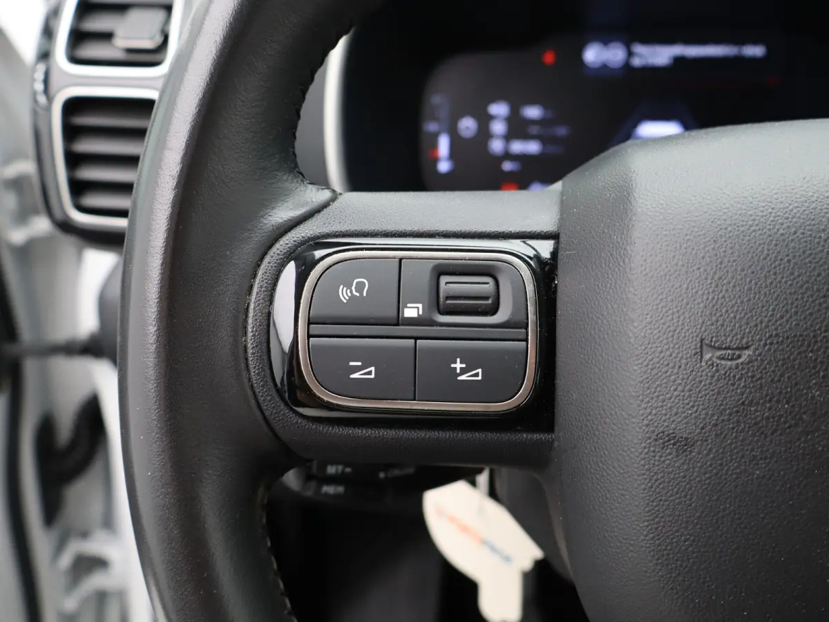 1.2 PureTech Feel | Cruise Control | Camera | Parkeersensoren | Climate Control | Half Lederen Bekleding | Apple Carplay/Android Auto