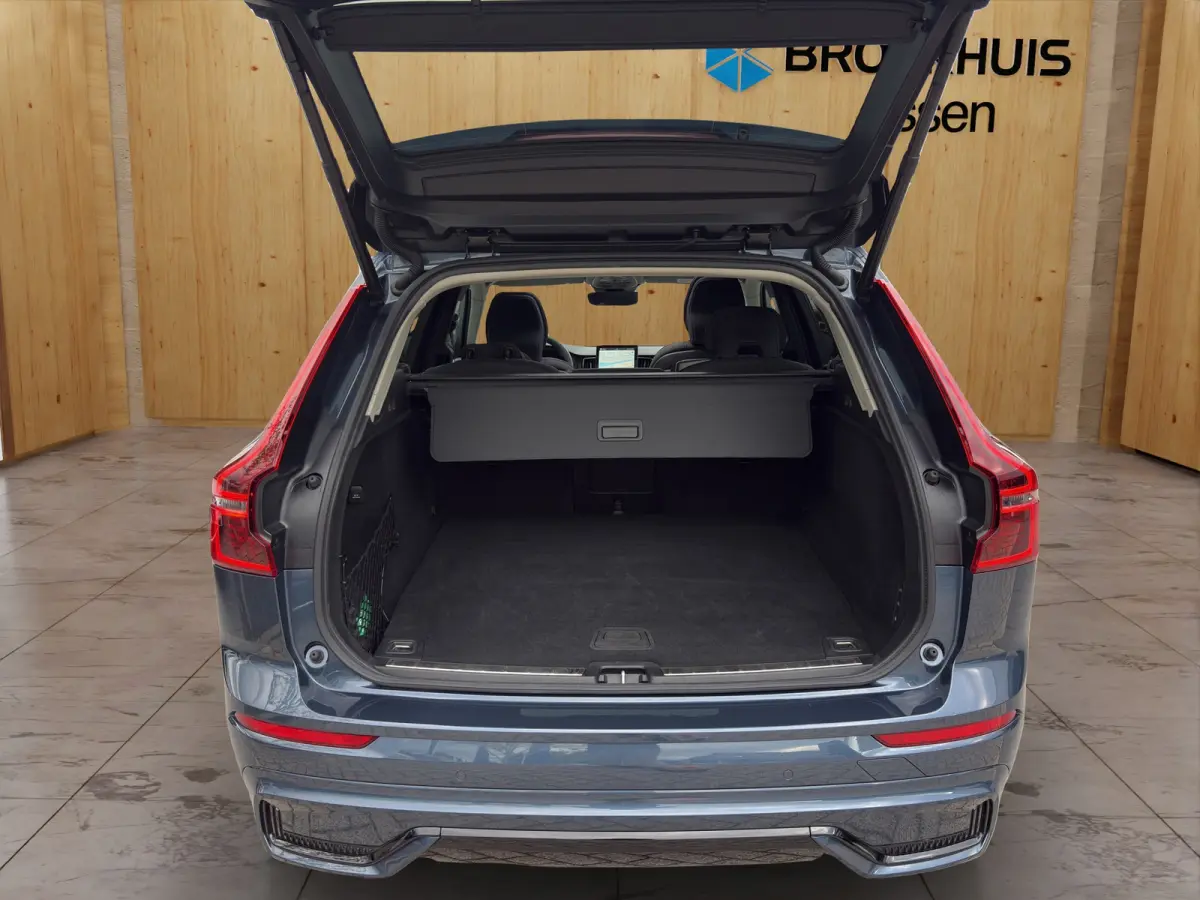 2.0 T6 Plug-in hybrid AWD Ultra Dark | Luchtvering | Trekhaak | Harman Kardon | Panoramadak | Stoel + Stuur Verwarming | 360 Camera |