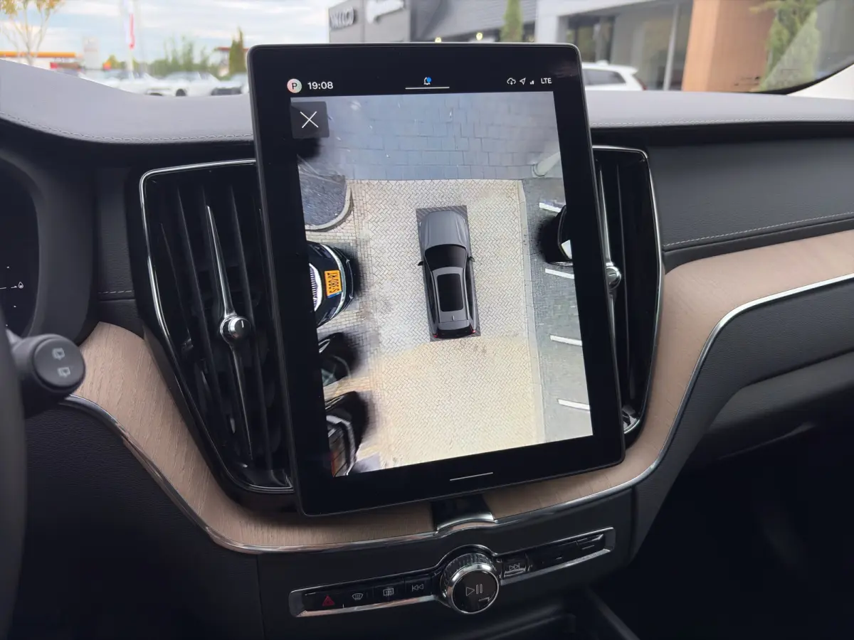 2.0 T6 Plug-in hybrid AWD Ultra Dark | Luchtvering | Trekhaak | Harman Kardon | Panoramadak | Stoel + Stuur Verwarming | 360 Camera |