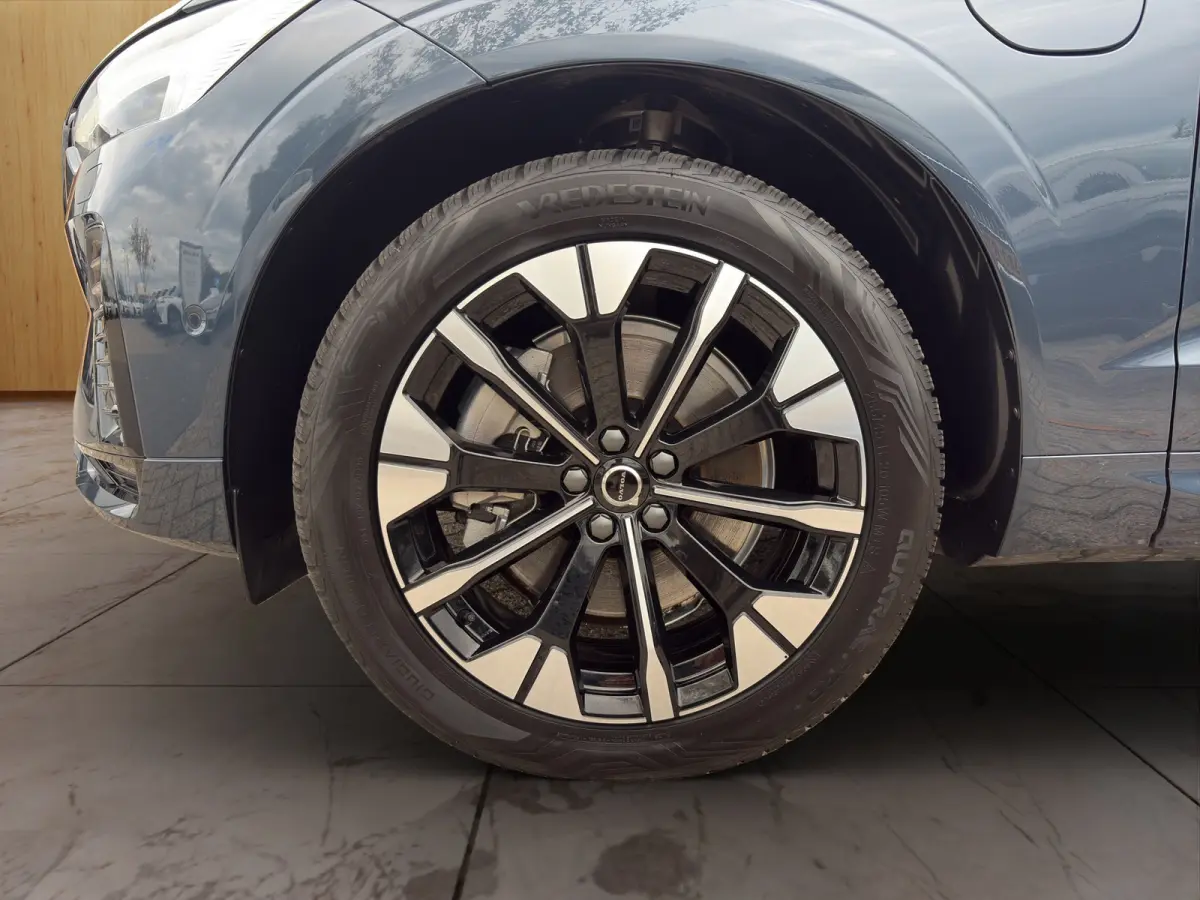2.0 T6 Plug-in hybrid AWD Ultra Dark | Luchtvering | Trekhaak | Harman Kardon | Panoramadak | Stoel + Stuur Verwarming | 360 Camera |