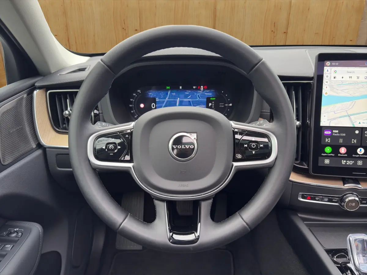 2.0 T6 Plug-in hybrid AWD Ultra Dark | Luchtvering | Trekhaak | Harman Kardon | Panoramadak | Stoel + Stuur Verwarming | 360 Camera |