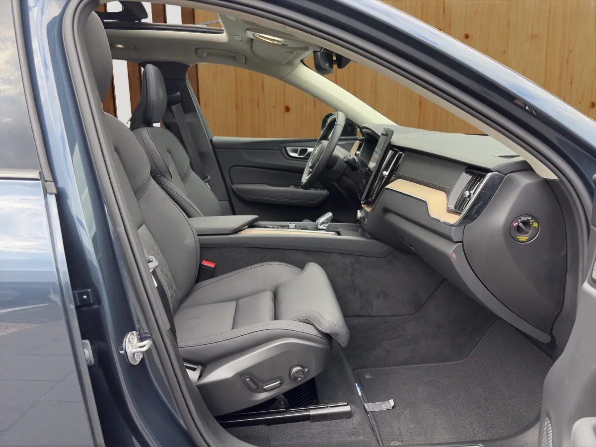 2.0 T6 Plug-in hybrid AWD Ultra Dark | Luchtvering | Trekhaak | Harman Kardon | Panoramadak | Stoel + Stuur Verwarming | 360 Camera |