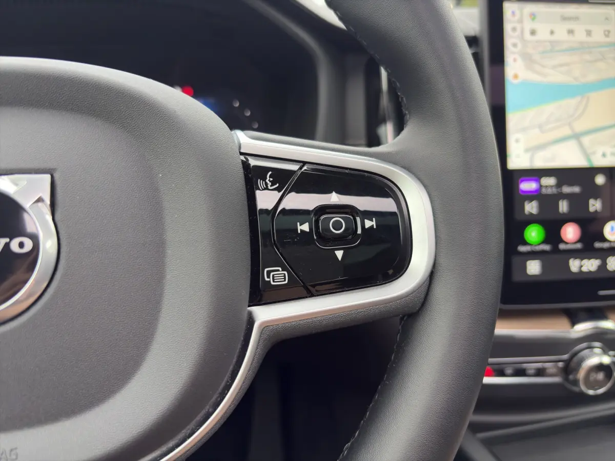 2.0 T6 Plug-in hybrid AWD Ultra Dark | Luchtvering | Trekhaak | Harman Kardon | Panoramadak | Stoel + Stuur Verwarming | 360 Camera |