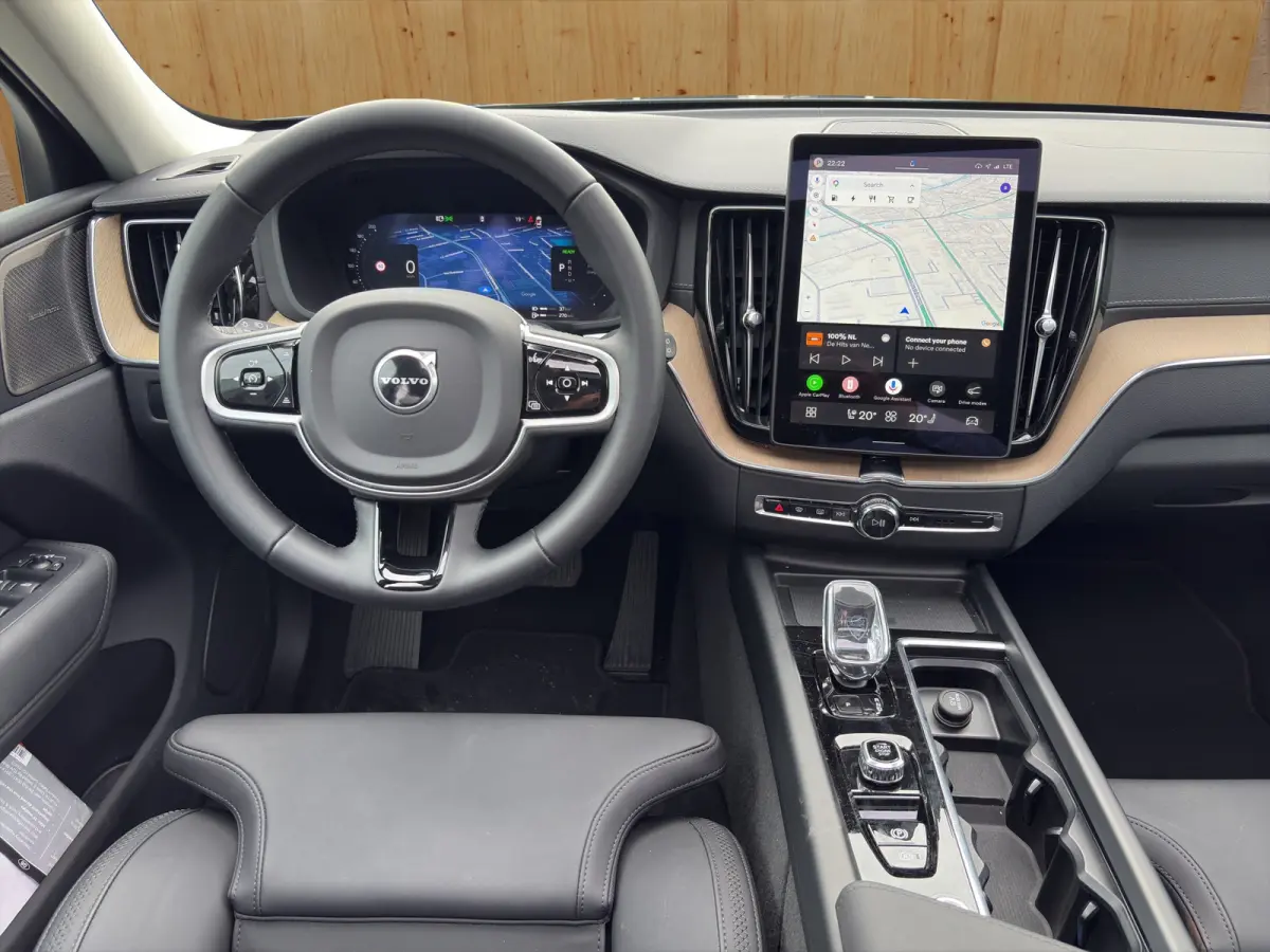2.0 T6 Plug-in hybrid AWD Ultra Dark | Luchtvering | Trekhaak | Harman Kardon | Panoramadak | Stoel + Stuur Verwarming | 360 Camera |