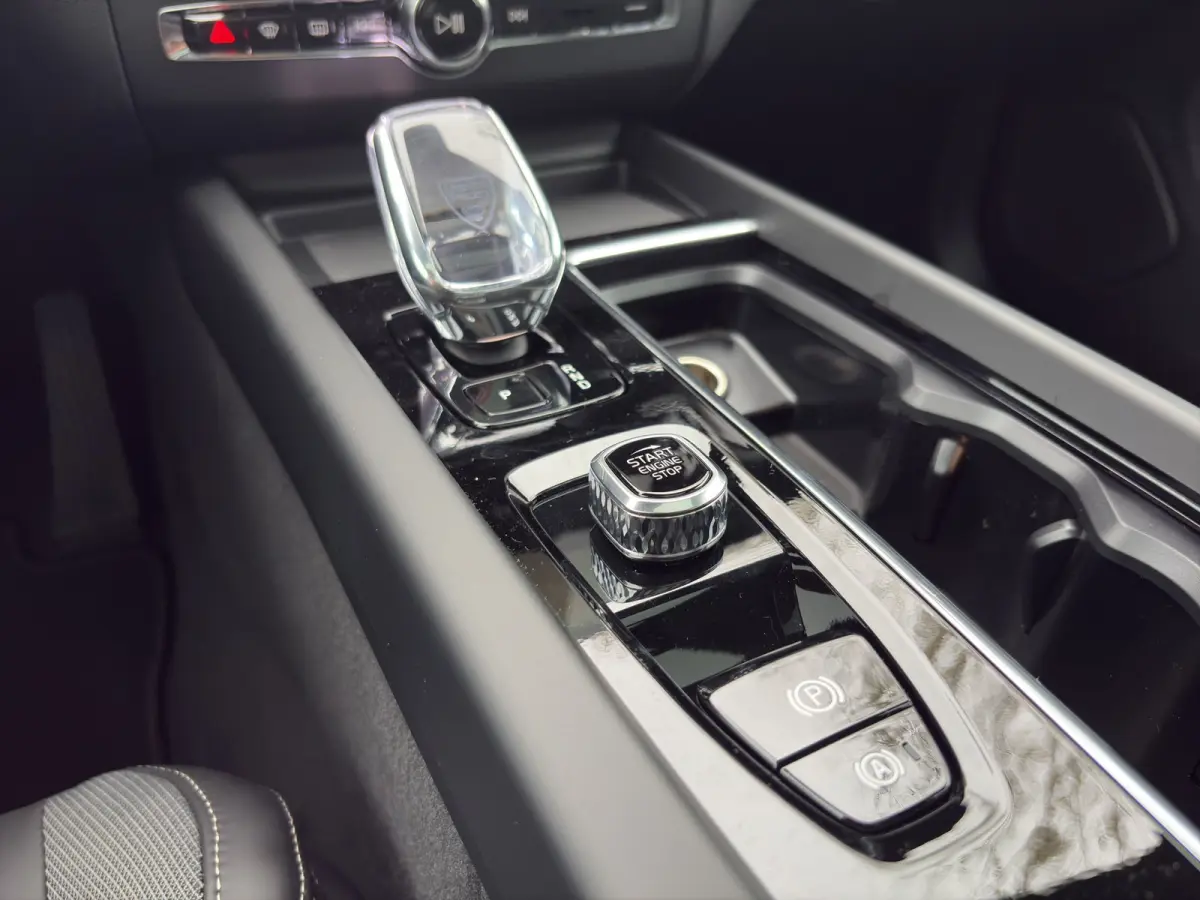 Plus Black Edition Recharge Plug-In Hybrid AWD | Head Up Display | Harman Kardon | Panoramadak | 360 Camera | Stoel + Stuur Verwarming |