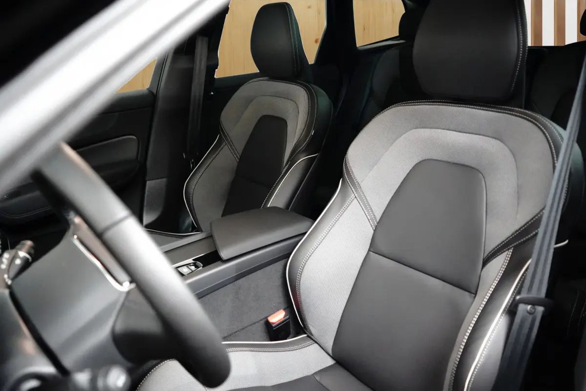 Plus Black Edition Recharge Plug-In Hybrid AWD | Head Up Display | Harman Kardon | Panoramadak | 360 Camera | Stoel + Stuur Verwarming |