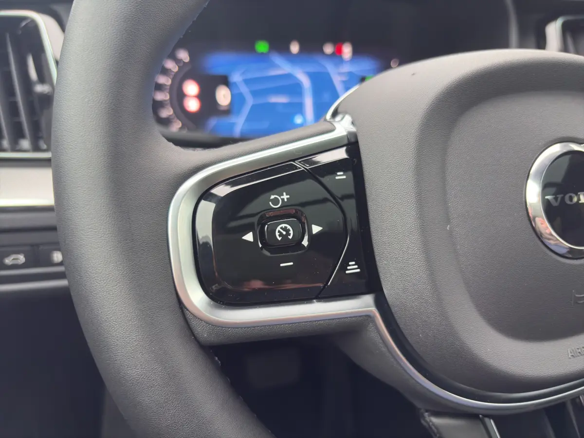 Plus Black Edition Recharge Plug-In Hybrid AWD | Head Up Display | Harman Kardon | Panoramadak | 360 Camera | Stoel + Stuur Verwarming |