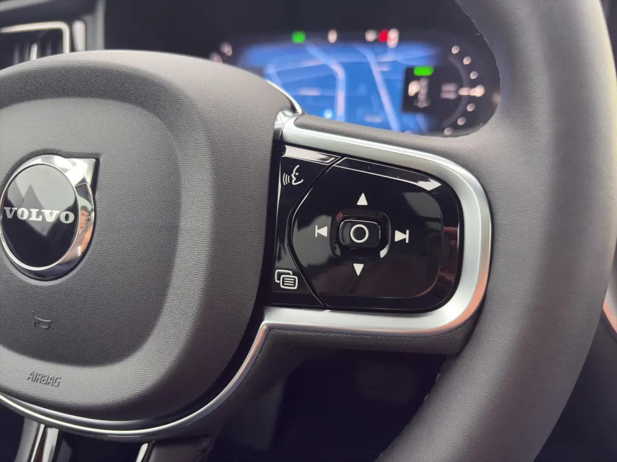 Plus Black Edition Recharge Plug-In Hybrid AWD | Head Up Display | Harman Kardon | Panoramadak | 360 Camera | Stoel + Stuur Verwarming |