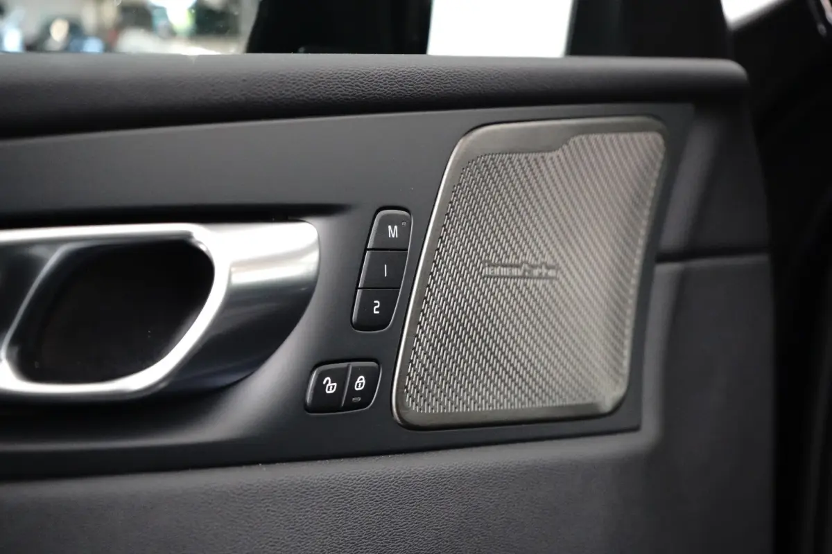 Plus Black Edition Recharge Plug-In Hybrid AWD | Head Up Display | Harman Kardon | Panoramadak | 360 Camera | Stoel + Stuur Verwarming |