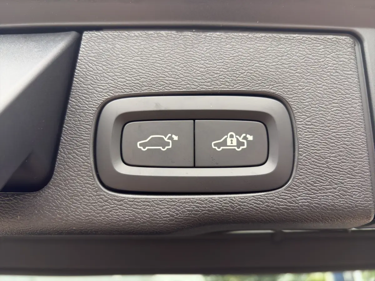 Plus Black Edition Recharge Plug-In Hybrid AWD | Head Up Display | Harman Kardon | Panoramadak | 360 Camera | Stoel + Stuur Verwarming |