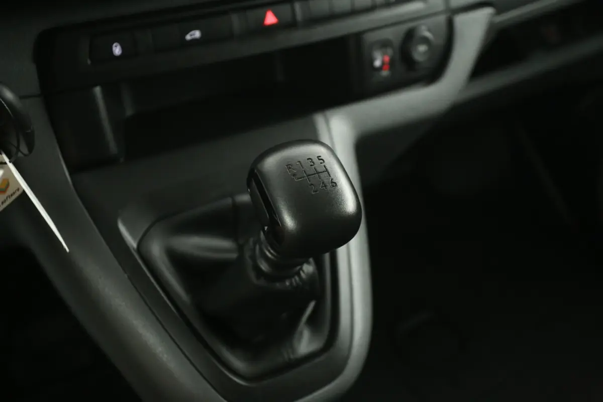 1.5D L2H1 | Marge | Clima | Carplay | 3 Zits | Cruise | Trekhaak | Parkeersens.