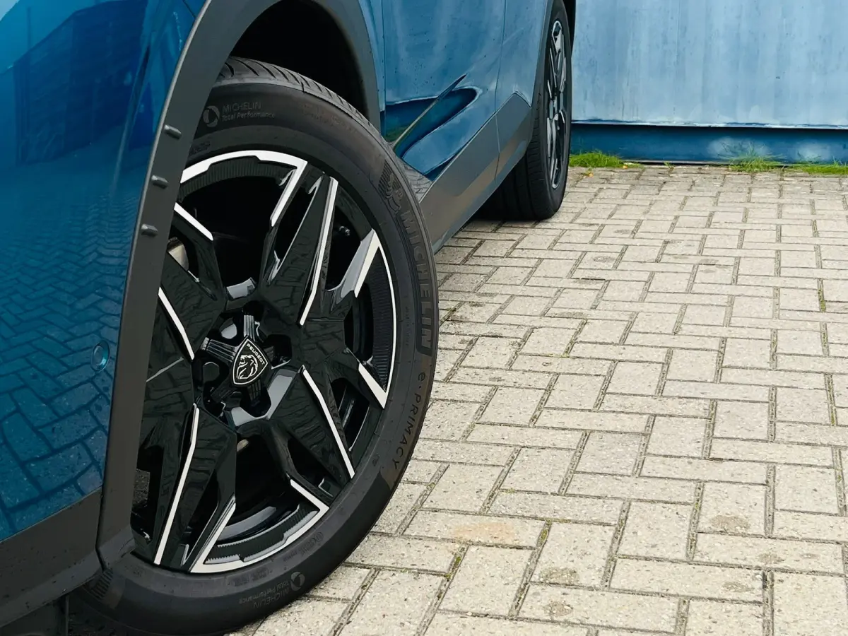 1.2 Hybrid 145 GT Adaptieve Cruise | Camera | Elec.Klep | Carplay | Leder/Stof | Clima | LMV | | Achterbank in delen neerklapbaar | Achteruitrijcamera | Apple Carplay/Android Auto|telefoonin