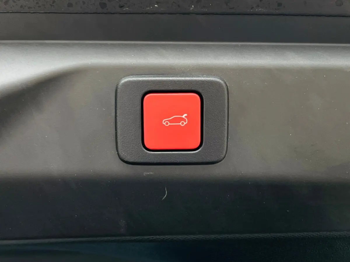 1.2 Hybrid 145 GT Adaptieve Cruise | Camera | Elec.Klep | Carplay | Leder/Stof | Clima | LMV | | Achterbank in delen neerklapbaar | Achteruitrijcamera | Apple Carplay/Android Auto|telefoonin