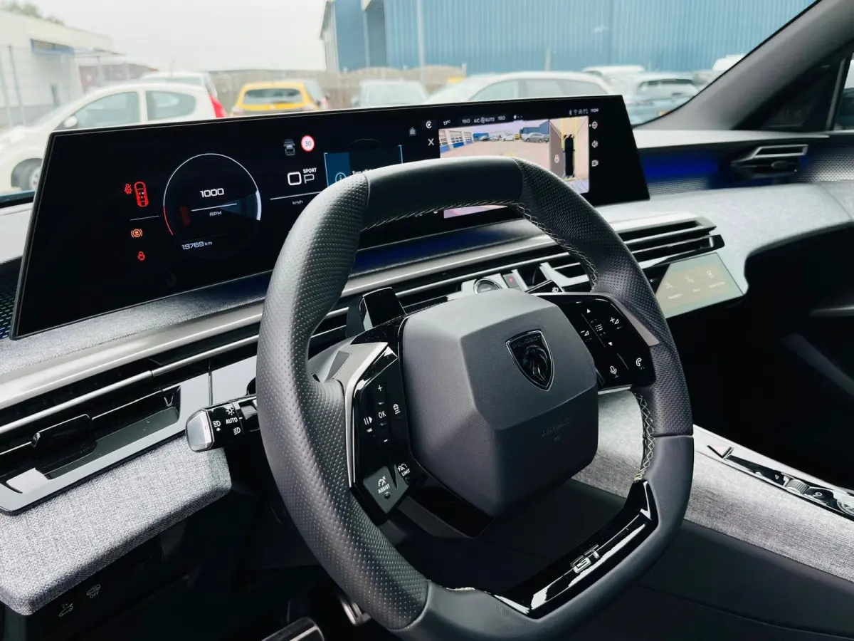 1.2 Hybrid 145 GT Adaptieve Cruise | Camera | Elec.Klep | Carplay | Leder/Stof | Clima | LMV | | Achterbank in delen neerklapbaar | Achteruitrijcamera | Apple Carplay/Android Auto|telefoonin