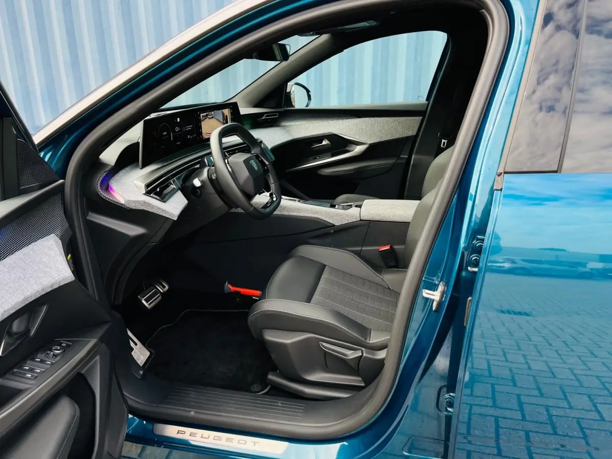 1.2 Hybrid 145 GT Adaptieve Cruise | Camera | Elec.Klep | Carplay | Leder/Stof | Clima | LMV | | Achterbank in delen neerklapbaar | Achteruitrijcamera | Apple Carplay/Android Auto|telefoonin