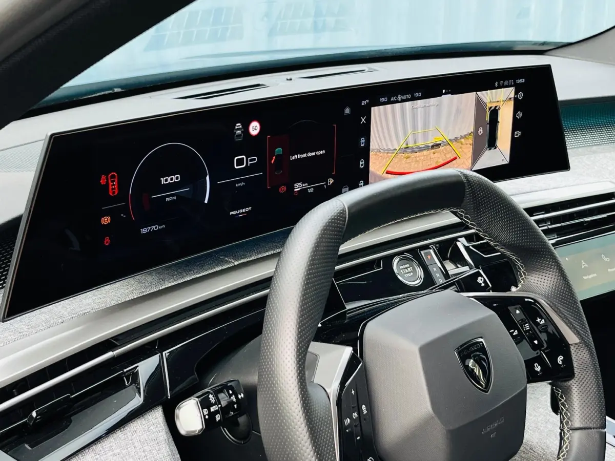 1.2 Hybrid 145 GT Adaptieve Cruise | Camera | Elec.Klep | Carplay | Leder/Stof | Clima | LMV | | Achterbank in delen neerklapbaar | Achteruitrijcamera | Apple Carplay/Android Auto|telefoonin