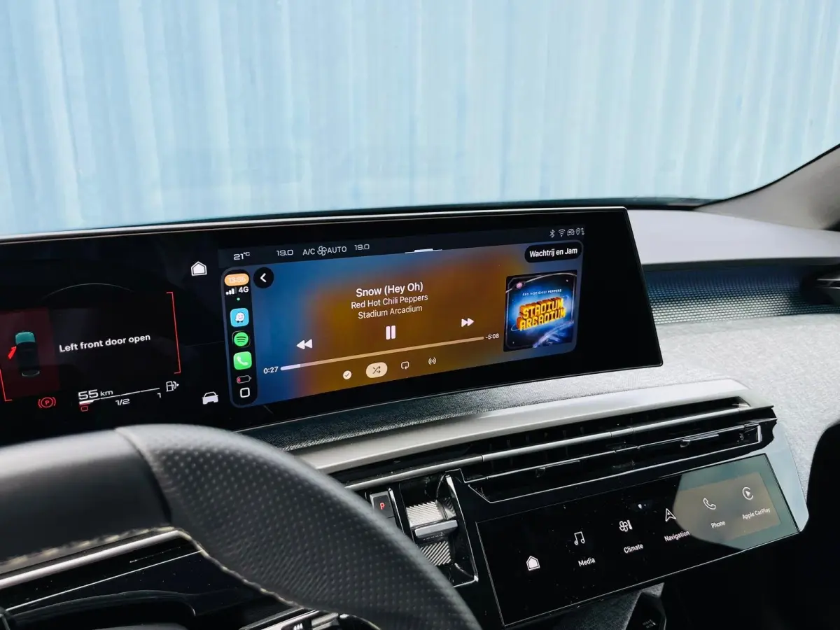 1.2 Hybrid 145 GT Adaptieve Cruise | Camera | Elec.Klep | Carplay | Leder/Stof | Clima | LMV | | Achterbank in delen neerklapbaar | Achteruitrijcamera | Apple Carplay/Android Auto|telefoonin