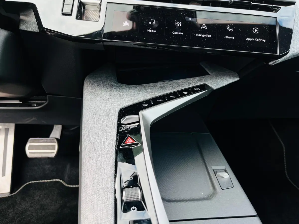 1.2 Hybrid 145 GT Adaptieve Cruise | Camera | Elec.Klep | Carplay | Leder/Stof | Clima | LMV | | Achterbank in delen neerklapbaar | Achteruitrijcamera | Apple Carplay/Android Auto|telefoonin