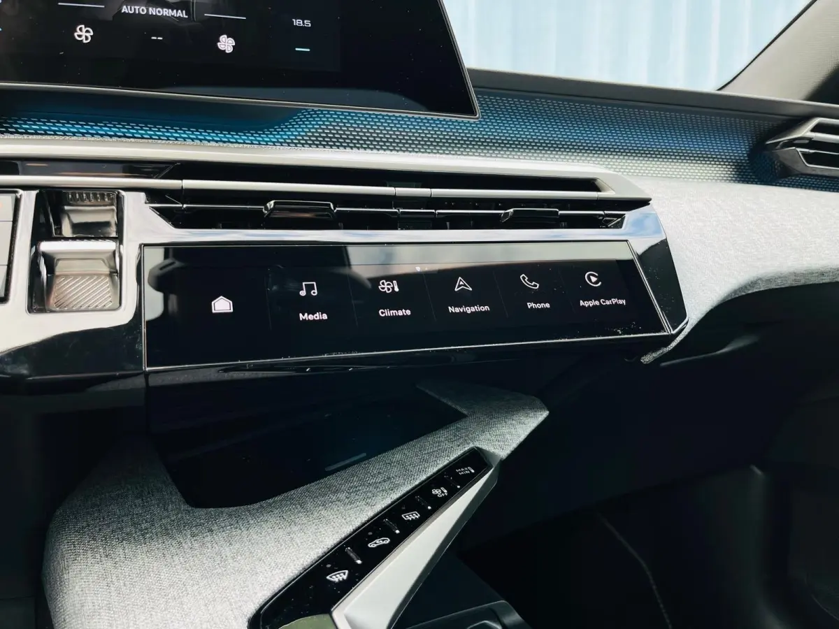 1.2 Hybrid 145 GT Adaptieve Cruise | Camera | Elec.Klep | Carplay | Leder/Stof | Clima | LMV | | Achterbank in delen neerklapbaar | Achteruitrijcamera | Apple Carplay/Android Auto|telefoonin