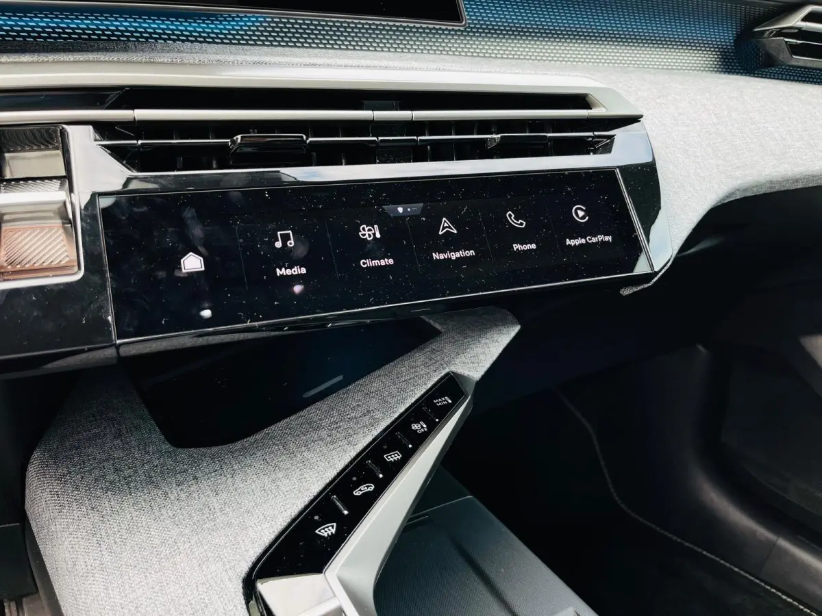 1.2 Hybrid 145 GT Adaptieve Cruise | Camera | Elec.Klep | Carplay | Leder/Stof | Clima | LMV | | Achterbank in delen neerklapbaar | Achteruitrijcamera | Apple Carplay/Android Auto|telefoonin