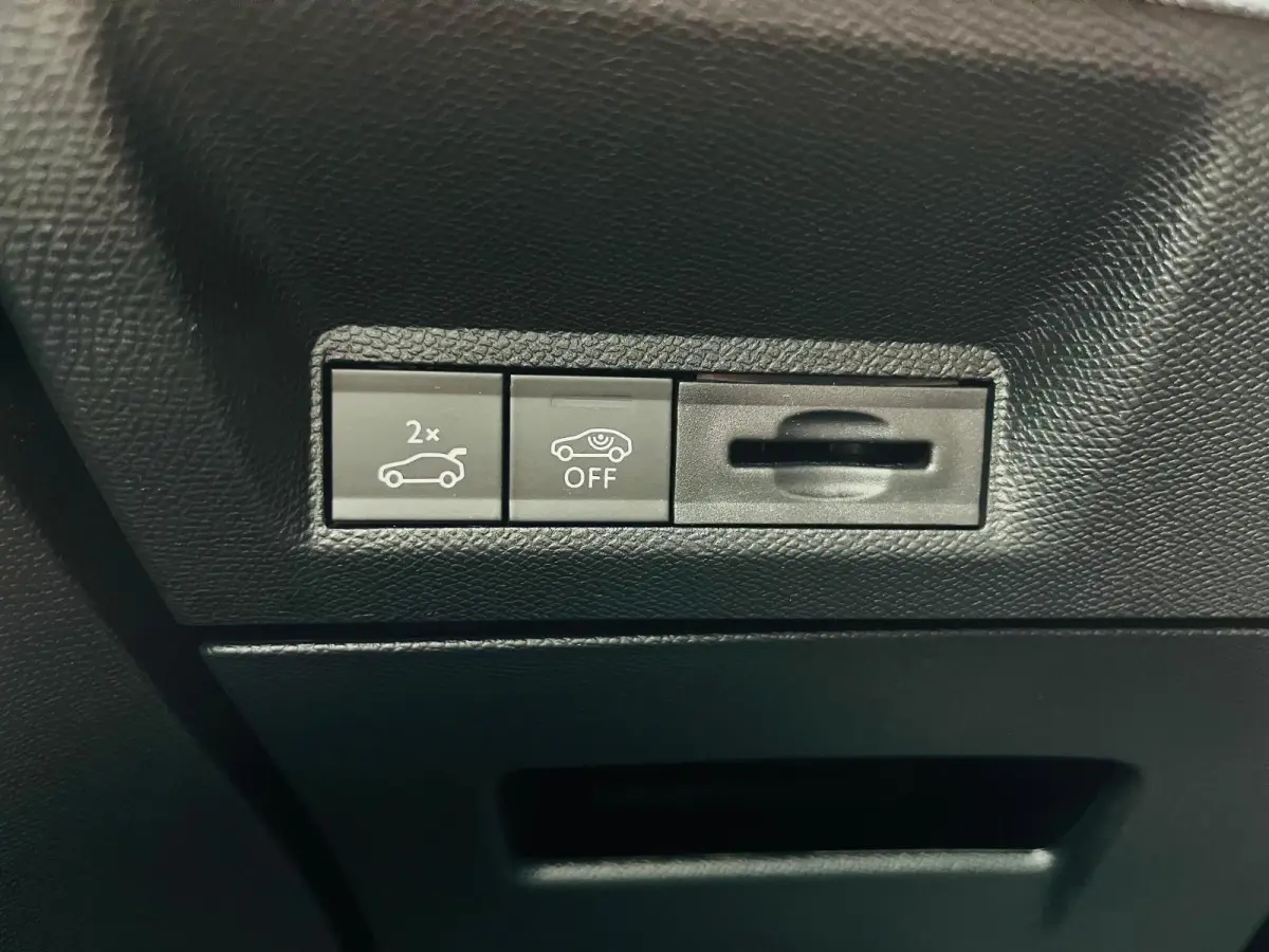1.2 Hybrid 145 GT Adaptieve Cruise | Camera | Elec.Klep | Carplay | Leder/Stof | Clima | LMV | | Achterbank in delen neerklapbaar | Achteruitrijcamera | Apple Carplay/Android Auto|telefoonin