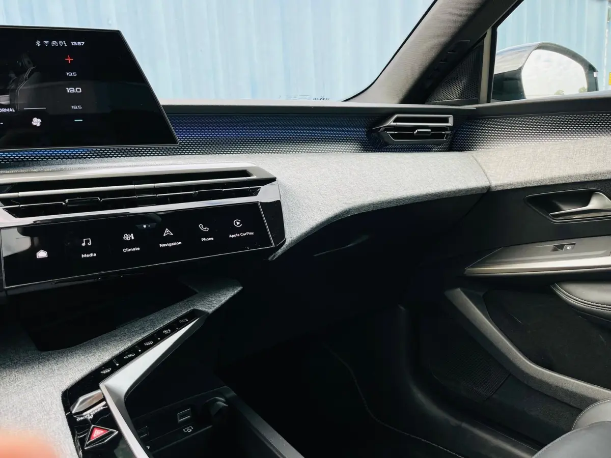 1.2 Hybrid 145 GT Adaptieve Cruise | Camera | Elec.Klep | Carplay | Leder/Stof | Clima | LMV | | Achterbank in delen neerklapbaar | Achteruitrijcamera | Apple Carplay/Android Auto|telefoonin