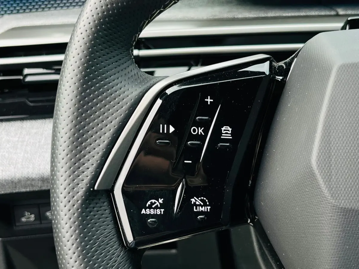 1.2 Hybrid 145 GT Adaptieve Cruise | Camera | Elec.Klep | Carplay | Leder/Stof | Clima | LMV | | Achterbank in delen neerklapbaar | Achteruitrijcamera | Apple Carplay/Android Auto|telefoonin