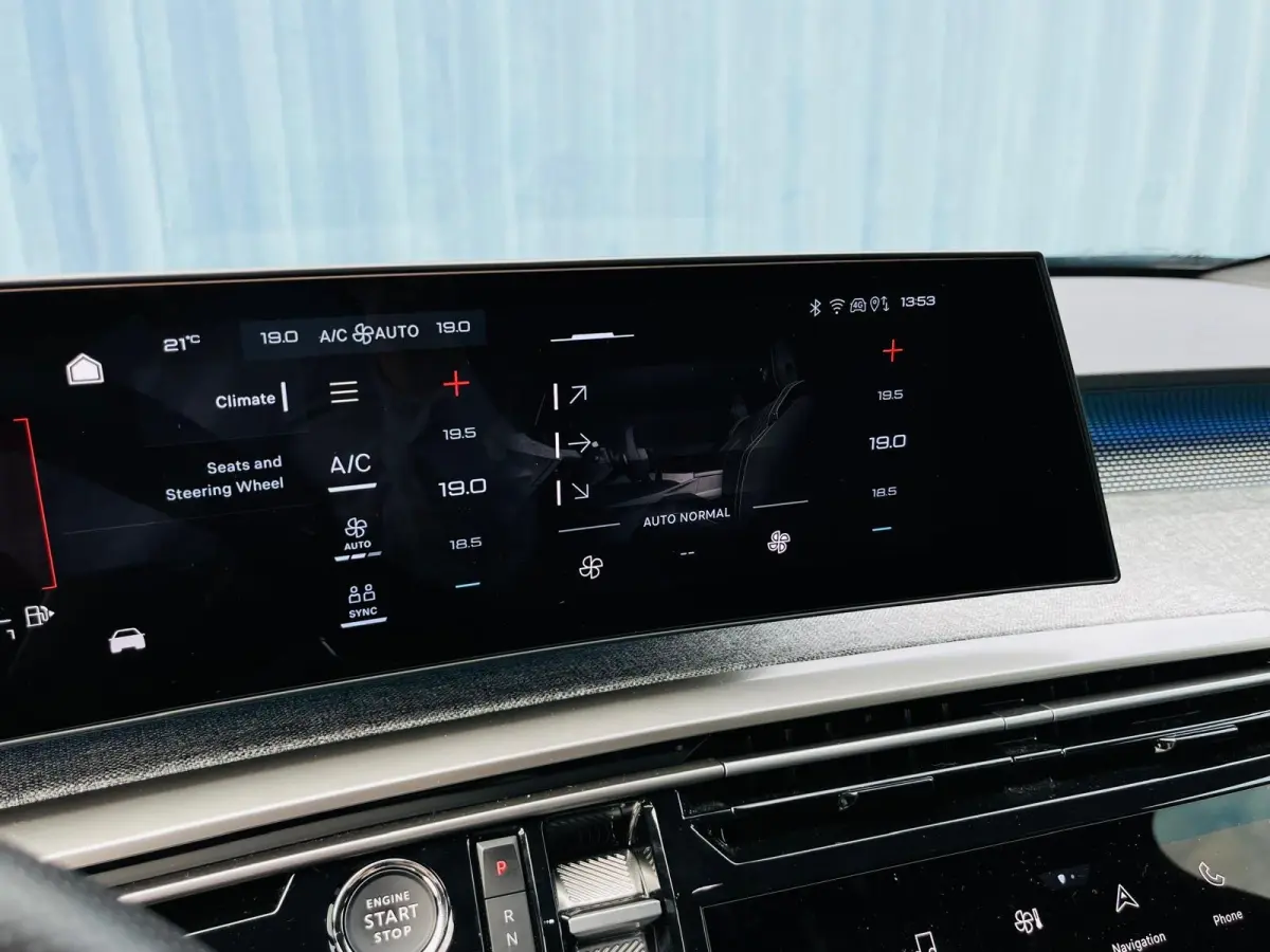 1.2 Hybrid 145 GT Adaptieve Cruise | Camera | Elec.Klep | Carplay | Leder/Stof | Clima | LMV | | Achterbank in delen neerklapbaar | Achteruitrijcamera | Apple Carplay/Android Auto|telefoonin