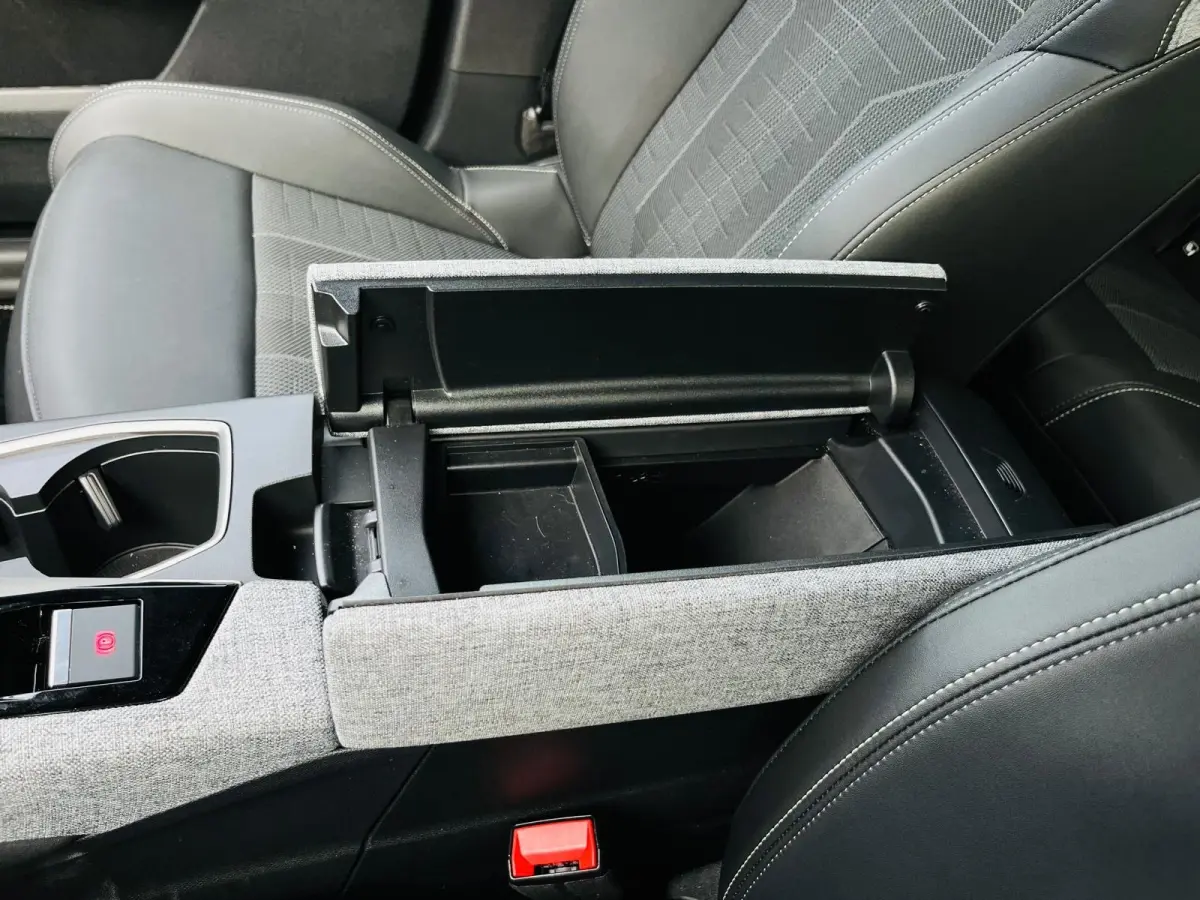 1.2 Hybrid 145 GT Adaptieve Cruise | Camera | Elec.Klep | Carplay | Leder/Stof | Clima | LMV | | Achterbank in delen neerklapbaar | Achteruitrijcamera | Apple Carplay/Android Auto|telefoonin