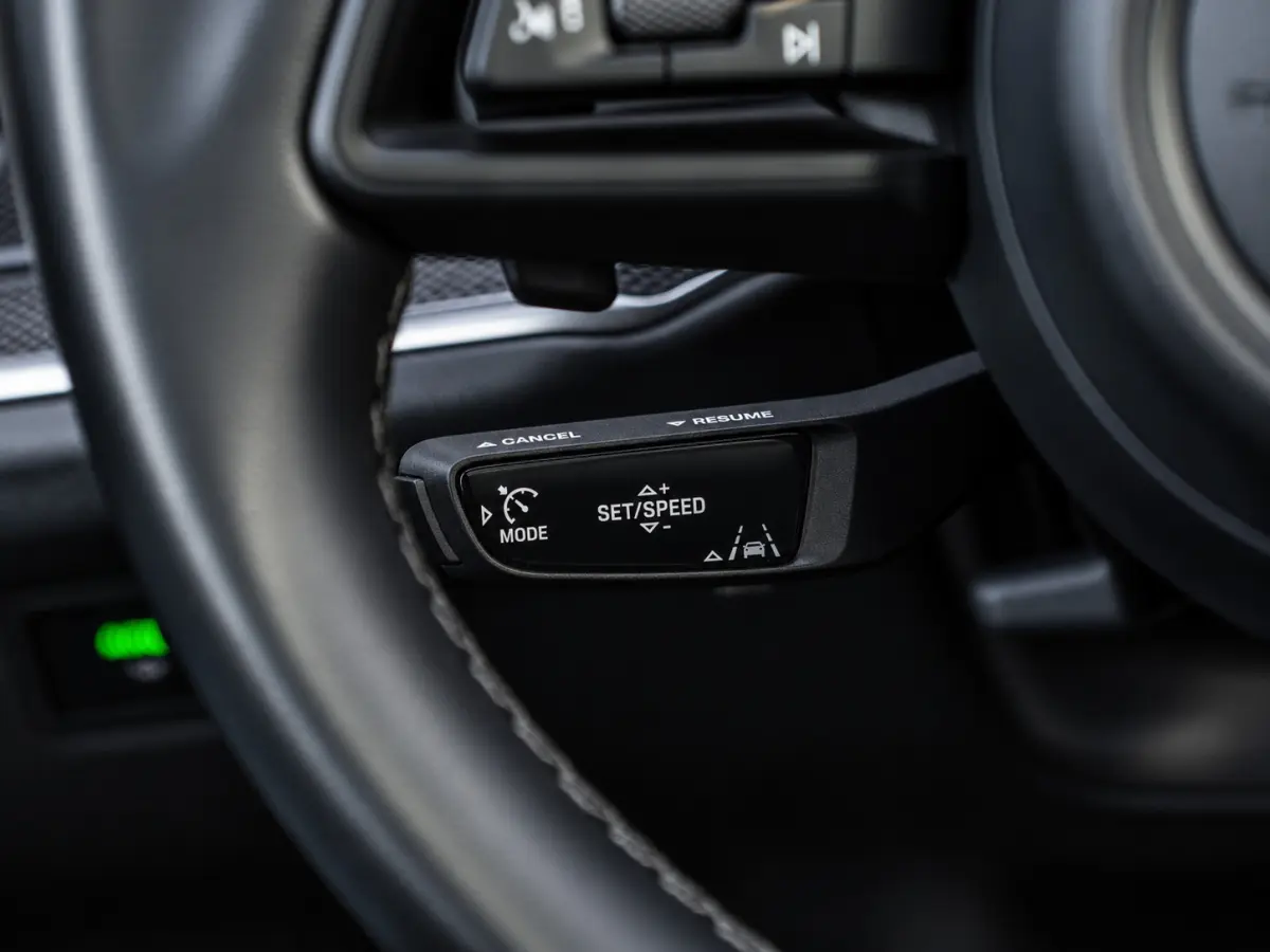 3.0 E-Hybrid|PANO|SFEER|CHRONO|CARBON
