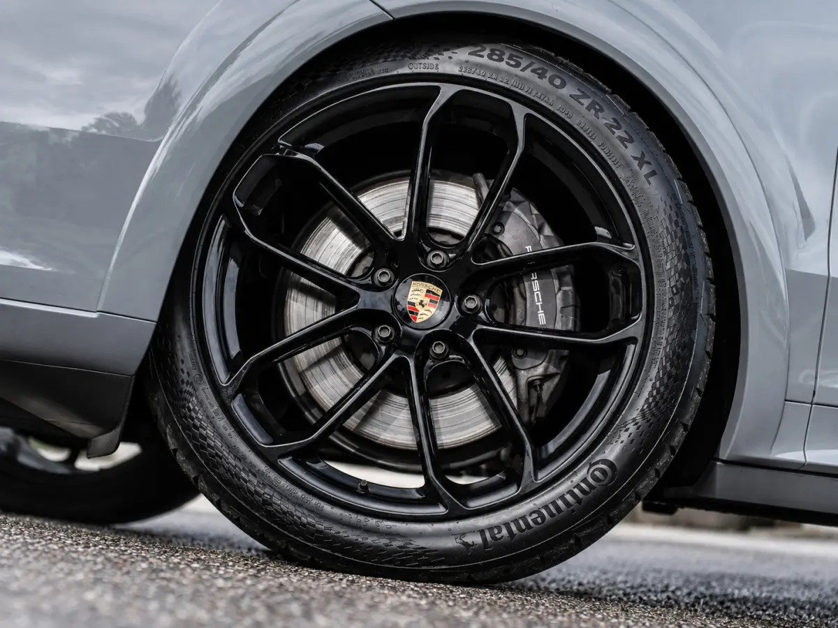 3.0 E-Hybrid|PANO|SFEER|CHRONO|CARBON