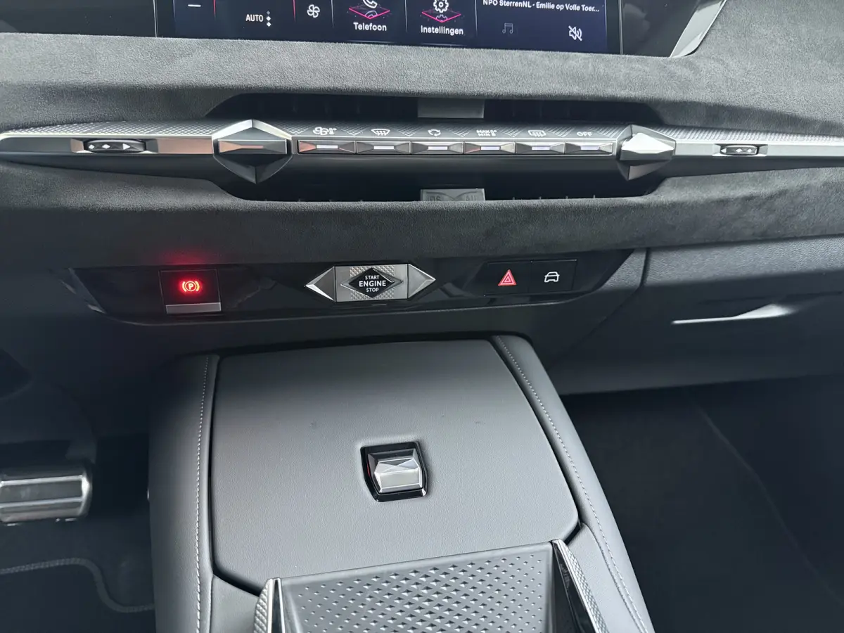 Étoile | 10" capacitive touchscreen (personaliseerbaar) | 6 voudig elektrisch verstelbare passagiersstoel | Achteruitrijcamera