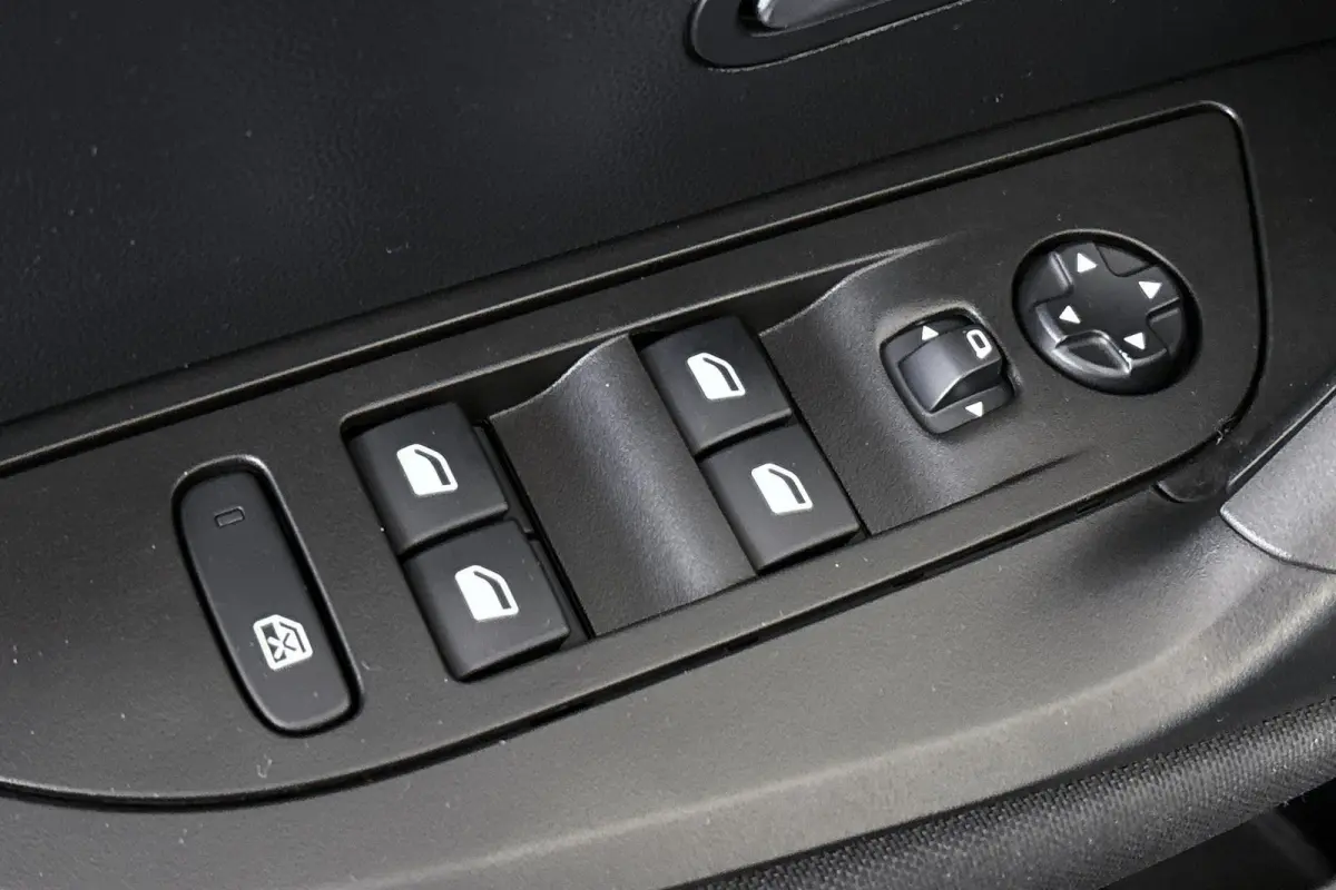 1.2 PureTech Active Trekhaak Navigatie Airco Apple CarPlay
