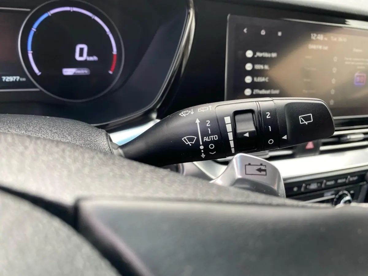 DynamicPlusLine 64 kWh | Climate control | Navigatie | Parkeercamera | Stoel + stuurverwarming | Keyless | Schuif-kanteldak | Line assist |