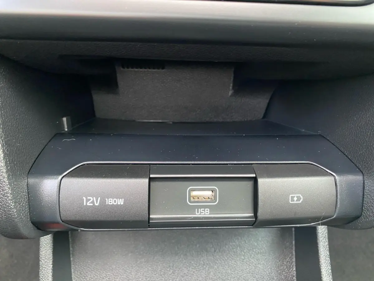 DynamicPlusLine 64 kWh | Climate control | Navigatie | Parkeercamera | Stoel + stuurverwarming | Keyless | Schuif-kanteldak | Line assist |