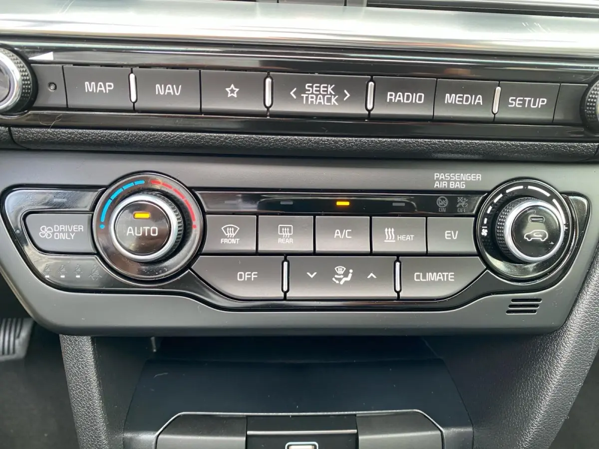 DynamicPlusLine 64 kWh | Climate control | Navigatie | Parkeercamera | Stoel + stuurverwarming | Keyless | Schuif-kanteldak | Line assist |