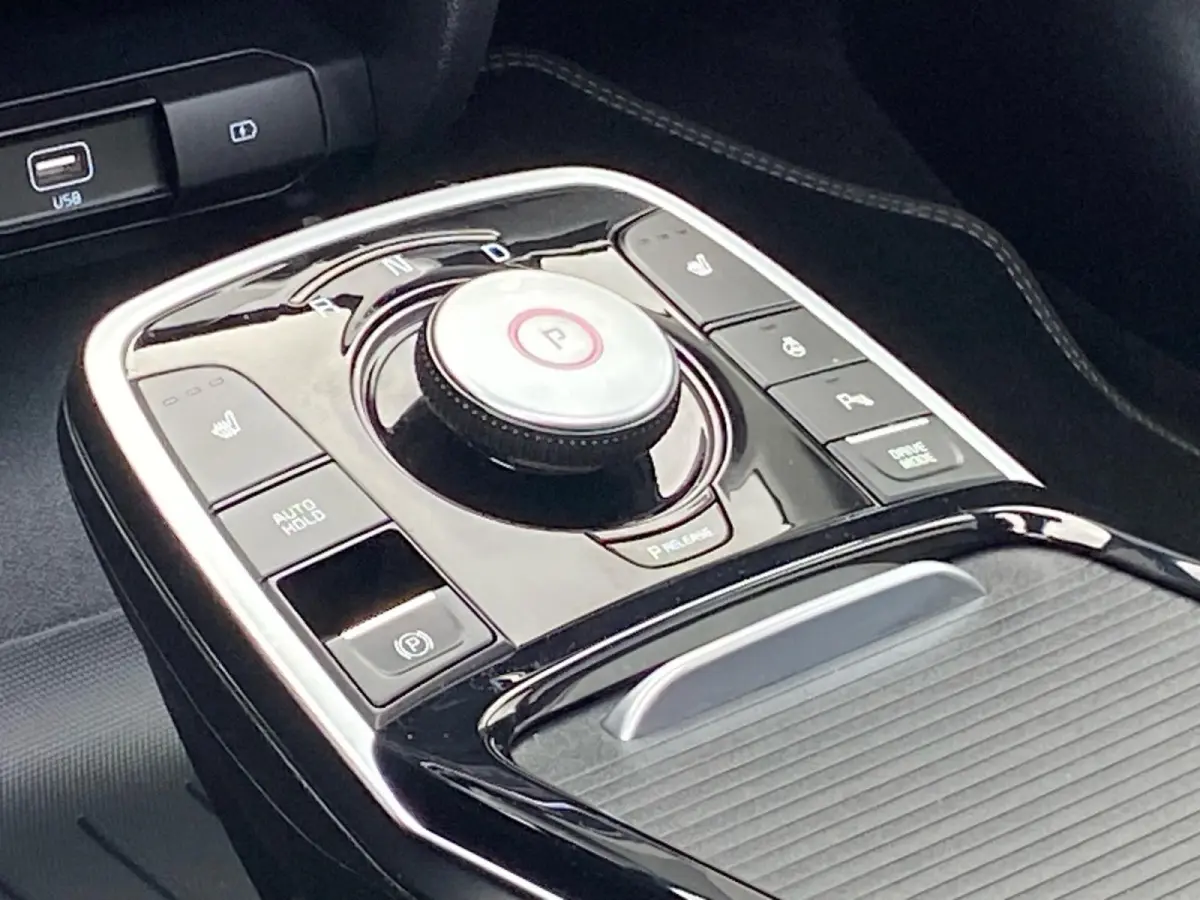 DynamicPlusLine 64 kWh | Climate control | Navigatie | Parkeercamera | Stoel + stuurverwarming | Keyless | Schuif-kanteldak | Line assist |