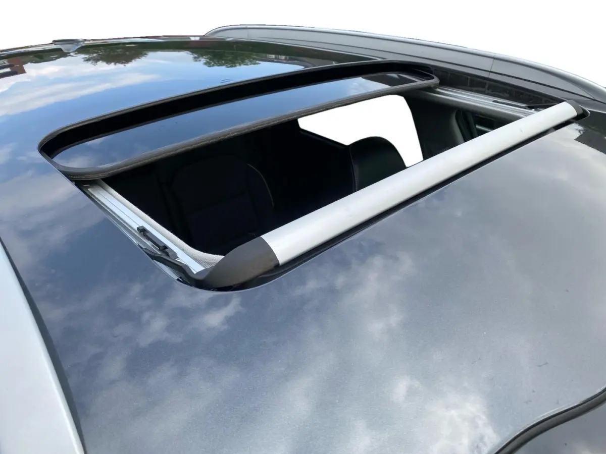 DynamicPlusLine 64 kWh | Climate control | Navigatie | Parkeercamera | Stoel + stuurverwarming | Keyless | Schuif-kanteldak | Line assist |