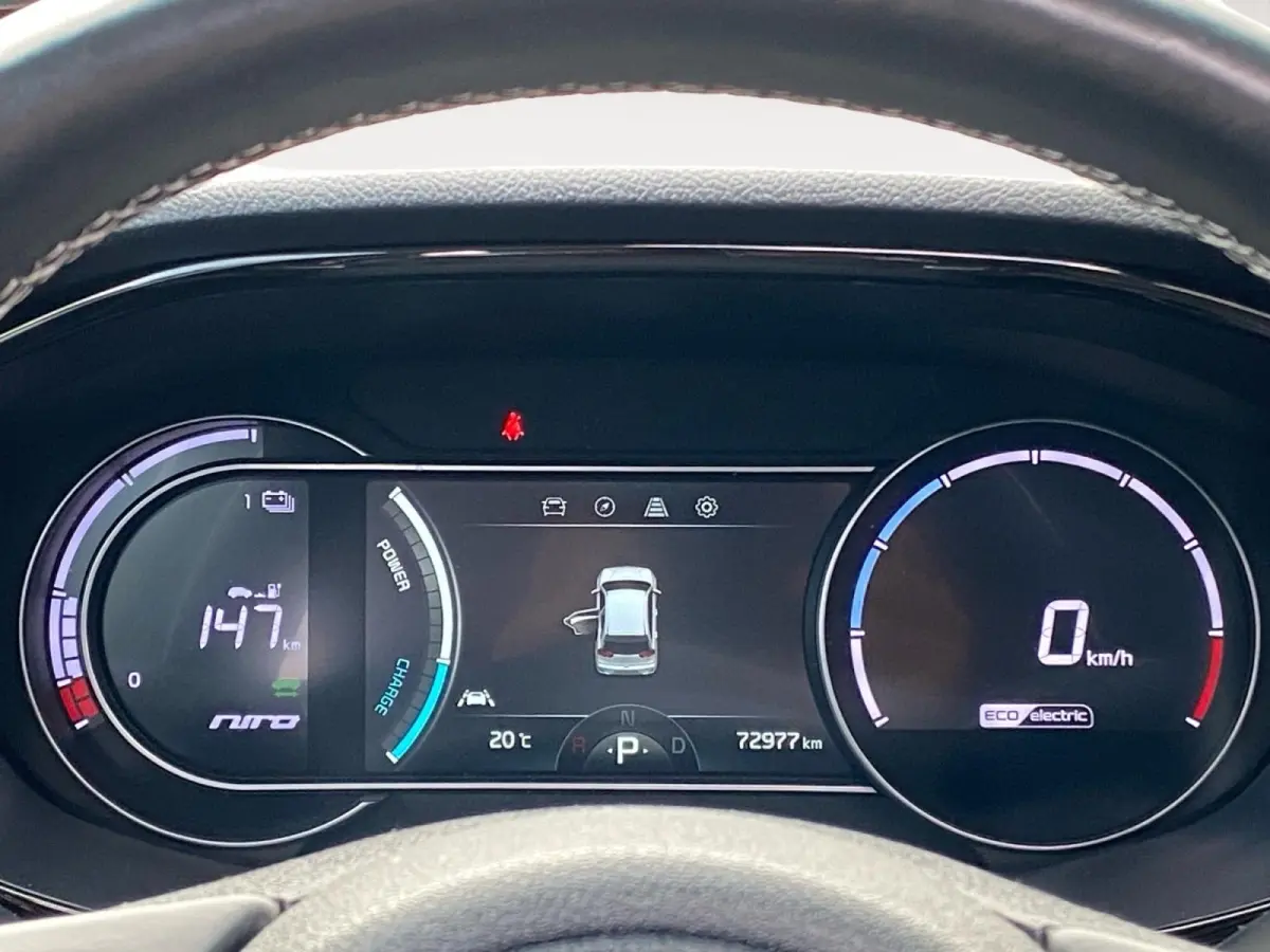 DynamicPlusLine 64 kWh | Climate control | Navigatie | Parkeercamera | Stoel + stuurverwarming | Keyless | Schuif-kanteldak | Line assist |