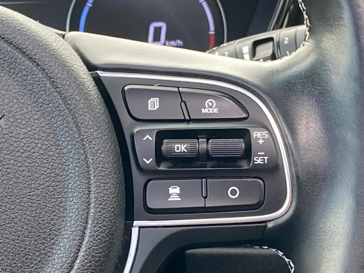 DynamicPlusLine 64 kWh | Climate control | Navigatie | Parkeercamera | Stoel + stuurverwarming | Keyless | Schuif-kanteldak | Line assist |