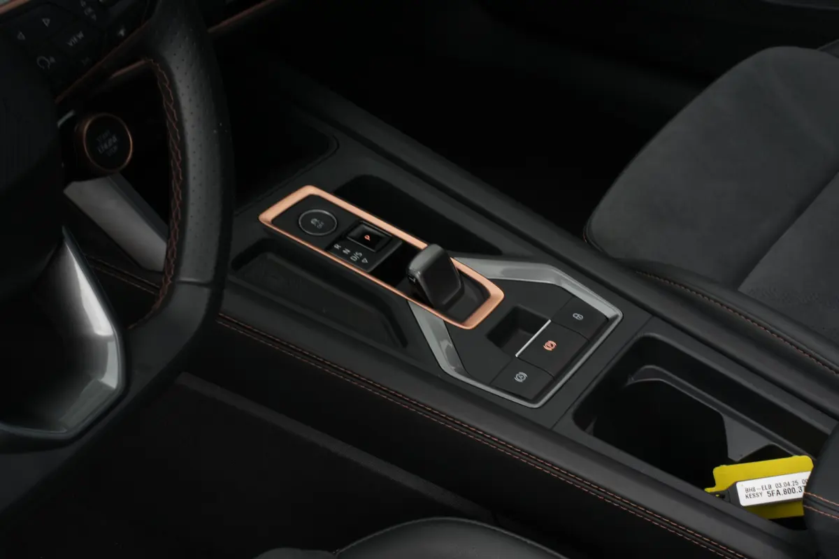 1.5 TSI e-Hybrid 204pk Business | Panoramadak | Bestuurdersstoel Geheugen | Stuur & Stoelverwarming | Sennheiser