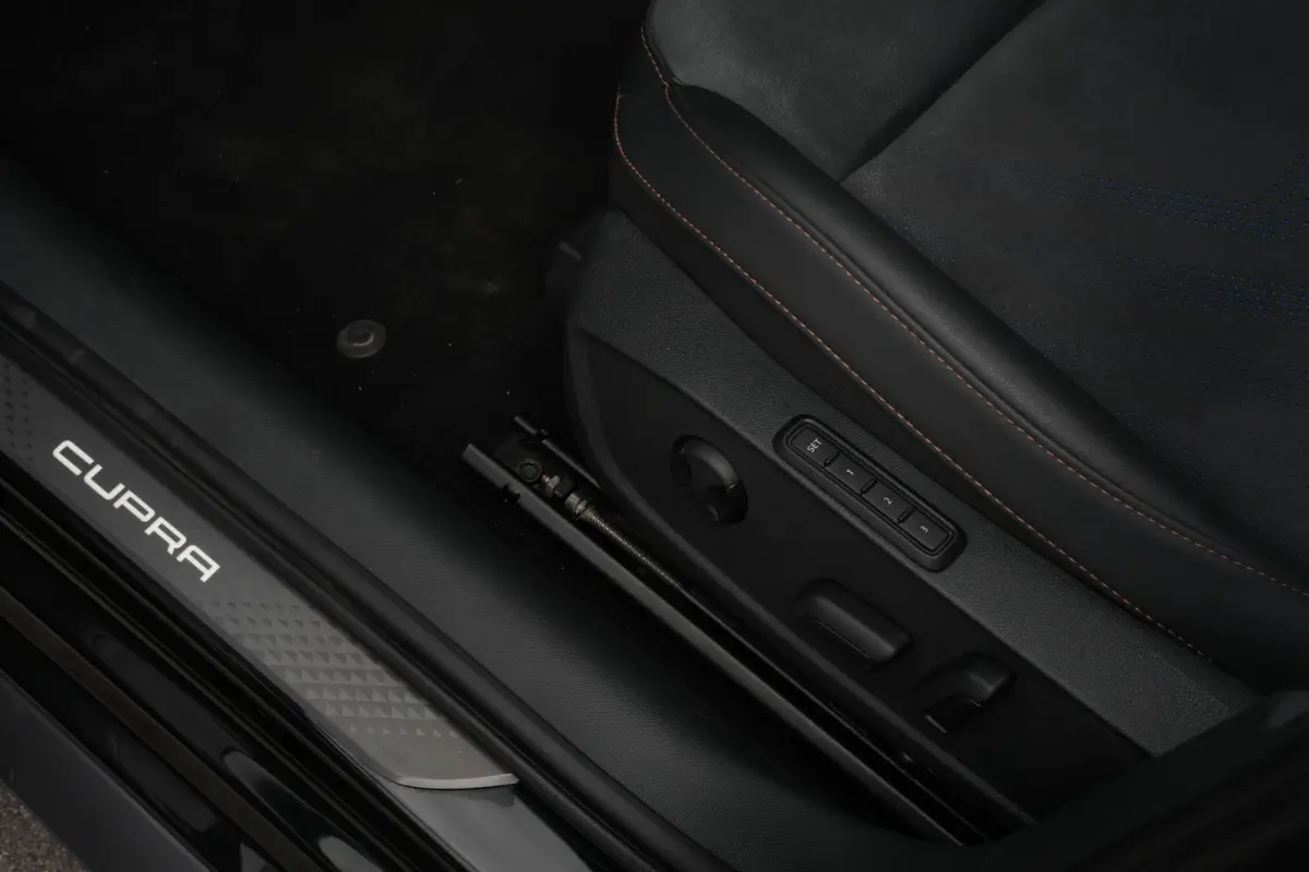 1.5 TSI e-Hybrid 204pk Business | Panoramadak | Bestuurdersstoel Geheugen | Stuur & Stoelverwarming | Sennheiser