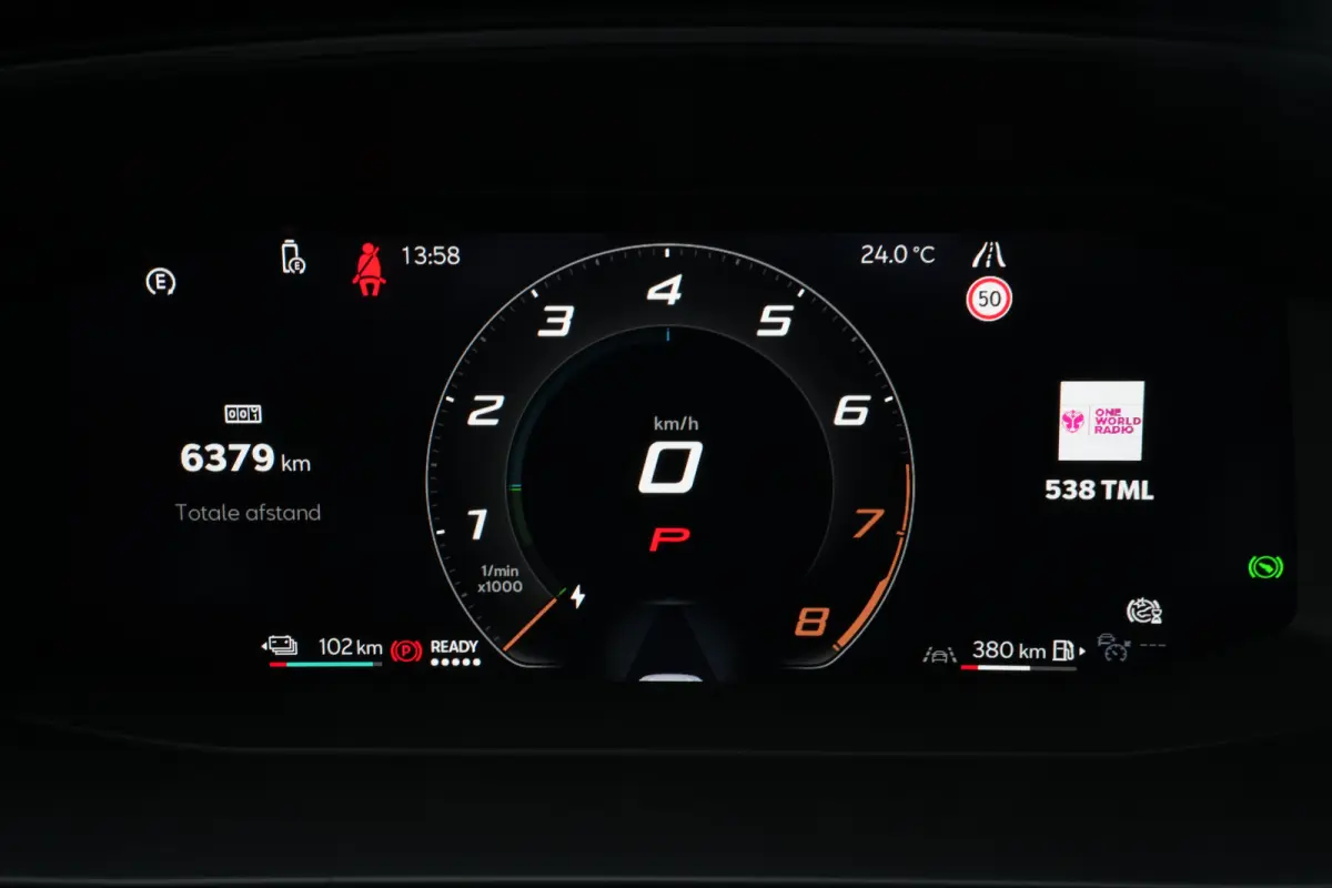 1.5 TSI e-Hybrid 204pk Business | Panoramadak | Bestuurdersstoel Geheugen | Stuur & Stoelverwarming | Sennheiser