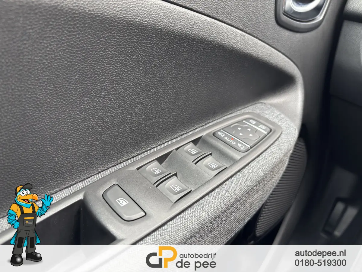 R135 Intens 52 kWh GARANTIE/KOOPACCU SOH 92%/CCS/SENS.V+A/CAMERA/CRUISE/CLIMA/CARPLAY/LICHTMETAAL rijklaarprijs!