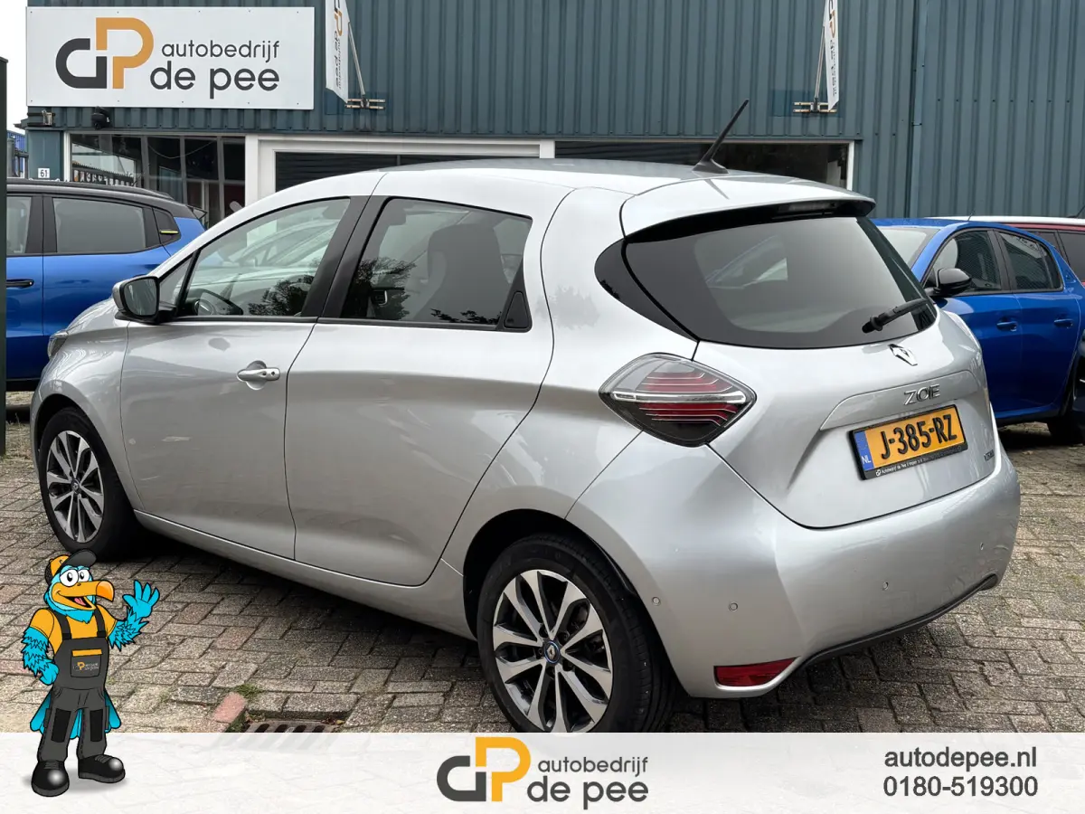 R135 Intens 52 kWh GARANTIE/KOOPACCU SOH 92%/CCS/SENS.V+A/CAMERA/CRUISE/CLIMA/CARPLAY/LICHTMETAAL rijklaarprijs!