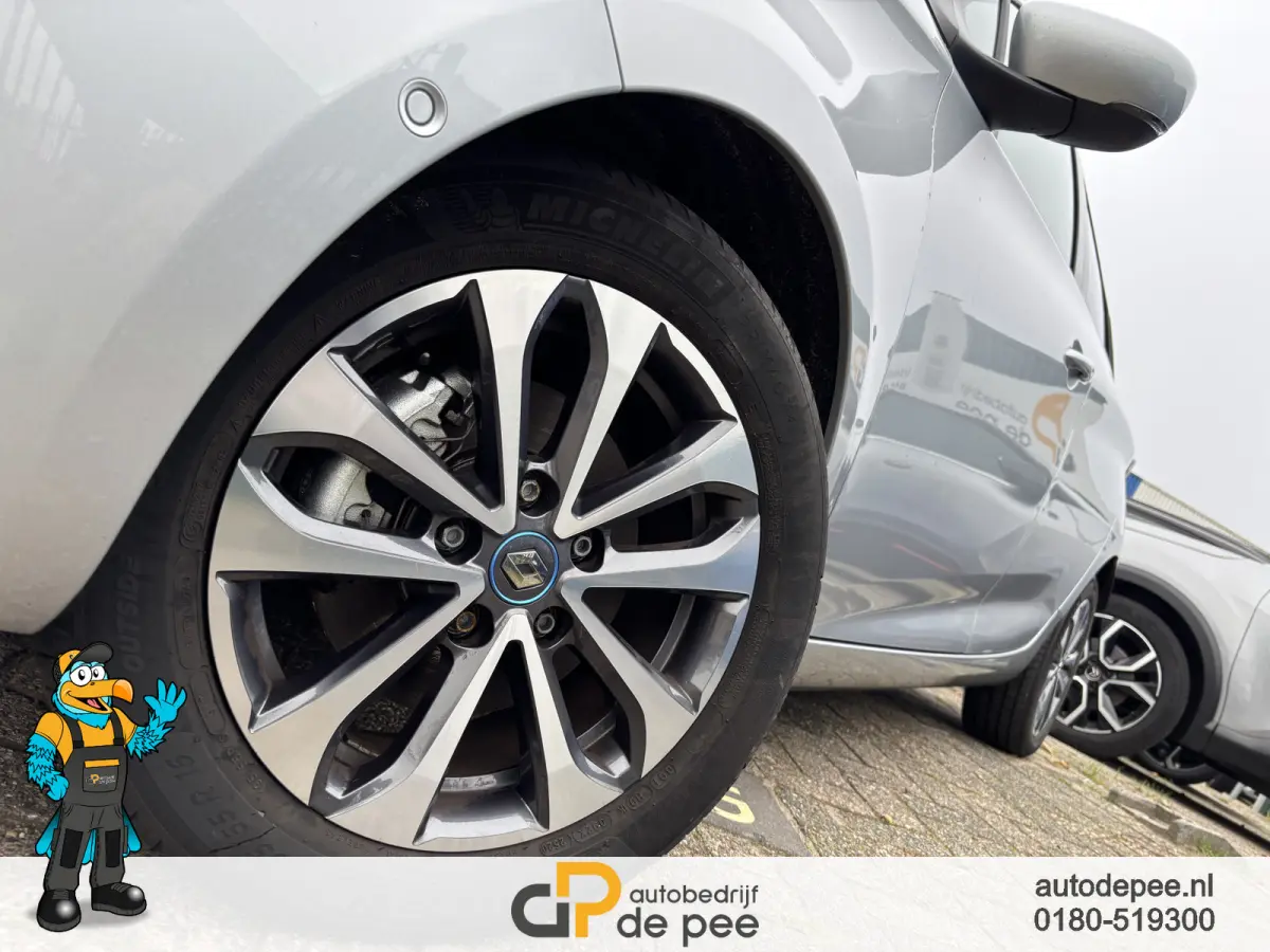 R135 Intens 52 kWh GARANTIE/KOOPACCU SOH 92%/CCS/SENS.V+A/CAMERA/CRUISE/CLIMA/CARPLAY/LICHTMETAAL rijklaarprijs!