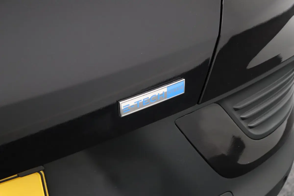 E-Tech Hybrid 145pk Intens | 1e eigenaar! | ABD Dealer onderhouden | Adaptive cruise control | Groot infotainment scherm | Half leder | Ledverlichting |