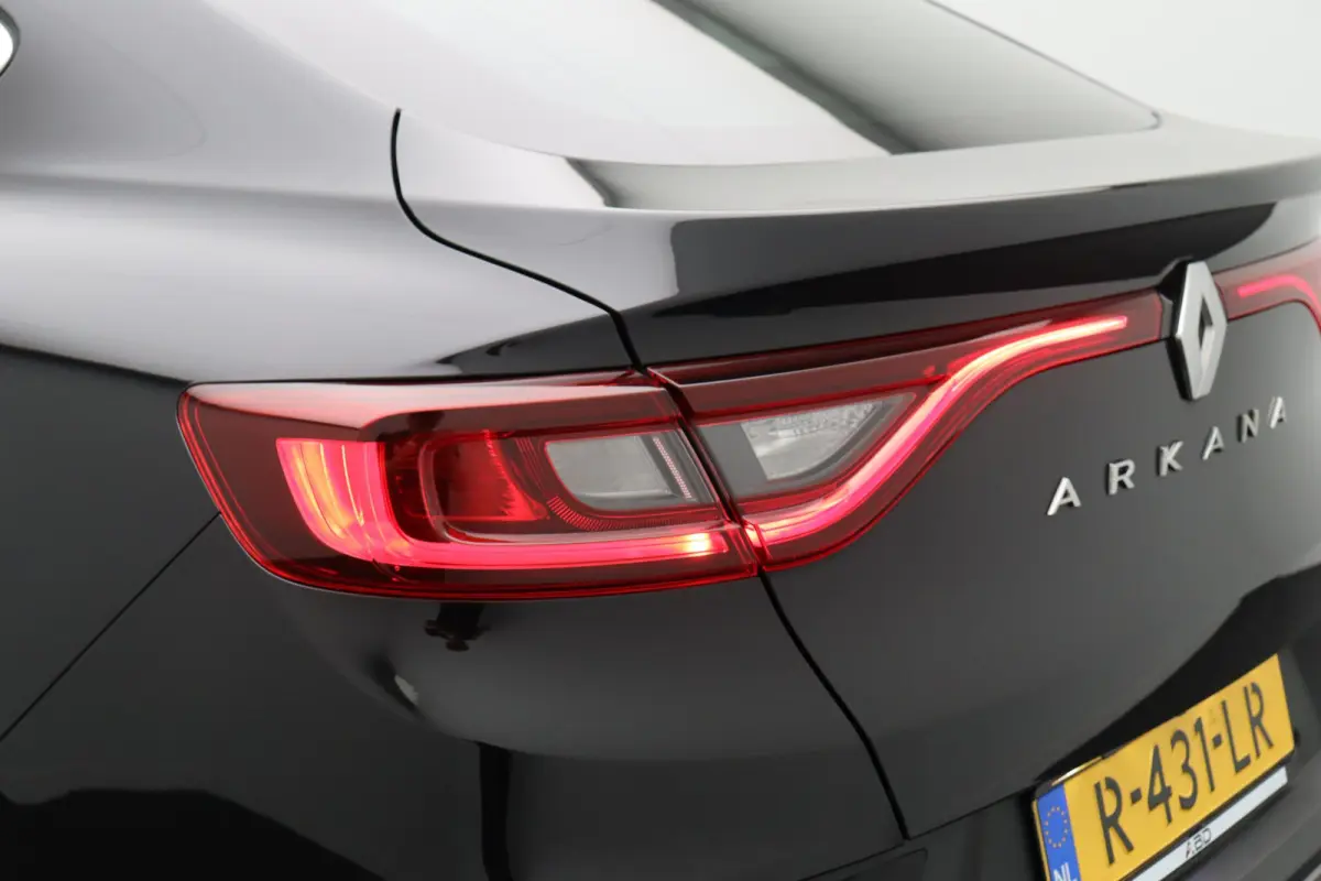 E-Tech Hybrid 145pk Intens | 1e eigenaar! | ABD Dealer onderhouden | Adaptive cruise control | Groot infotainment scherm | Half leder | Ledverlichting |